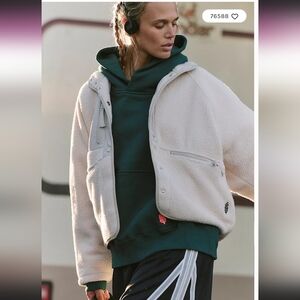 NWOT FREE PEOPLE MOVEMENT HIT THE SLOPES FLEECE JACKET IN MUTED BEIGE
